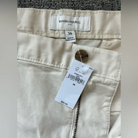 BANANA REPUBLIC 7" LIVED-IN SHORT - Picture 4 of 6